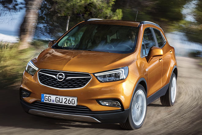 Knapp vier Jahre und 500.000+ Einheiten nach dem Start berarbeitet Opel den erfolgreichen Mokka. Unter dem neuen Namen Mokka X bekommt das kleine SUV neu geformte Scheinwerfer