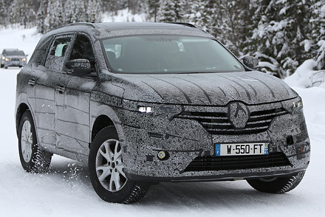 Renault pirscht mit dem neuen Maxthon (voraussichtlicher Name) durch den nordischen Schnee. Das SUV der 4,70-Meter-Klasse drfte schon in Krze Premiere feiern