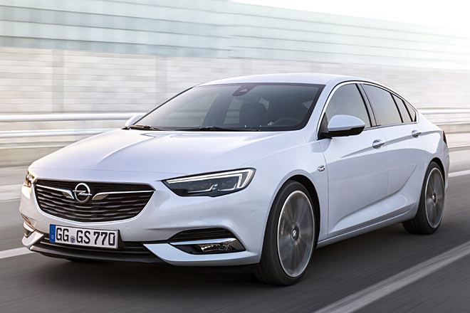 Gestatten, Opel Insignia Grand Sport. Opels Flaggschiff kommt 2017 vllig neu und viel schner als bisher. Das Auto wchst auf 4,90 Meter Lnge, wird breiter und gleichzeitig flacher