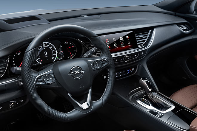 Das von Opel mitgeschickte Bild zeigt den normalen Insignia, was wohl darauf schlieen lsst, dass im Interieur auf nderungen verzichtet wurde