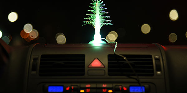 Weihnachtsbeleuchtung am Auto: Aus gutem Grund verboten