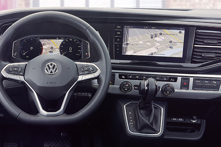 Die Symmetrie, die Rndelrder an den Luftduschen und die gute Erreichbarkeit der Klimabedieneinheit hat VW geopfert
