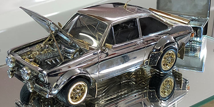 Auktion: Escort-Modellauto aus Edelmaterialien