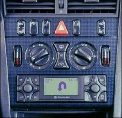 Ein Radio-Navigationssystem in Mercedes-Benz-Pkw; Bild: DaimlerChrysler AG