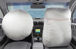 Imposant: Modernes Airbag-System in der Mercedes C-Klasse | Bild: DaimlerChrysler AG
