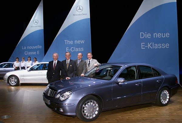 15.01.2002: Heute wurde der neue Mercedes auf der Brssel Motor Show erstmals vorgestellt