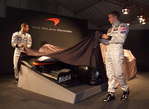 Kimi Rikknen und David Coulthard enthllen den West McLaren Mercedes