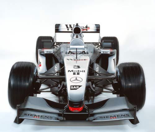 Mit neuen Reifen und neuem Zehnzylinder ins Rennen: Der West McLaren Mercedes MP4-17