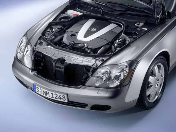 Blick in den Motorraum: »Strkster Pkw-Serienmotor der Welt« (550 PS, 900 Nm, Bi-Turbo)