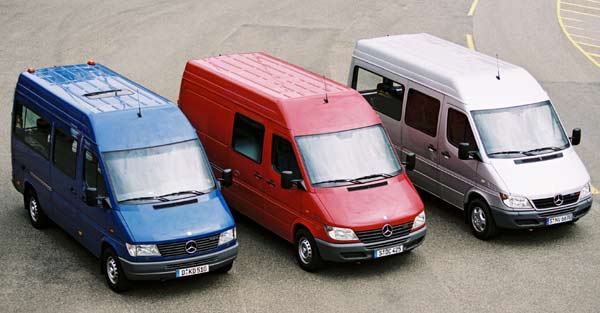 Dreimal Sprinter: Links die Version zur Markteinfhrung 1995, in der Mitte das 2000 vorgstellte Facelift und rechts der neue Jahrgang