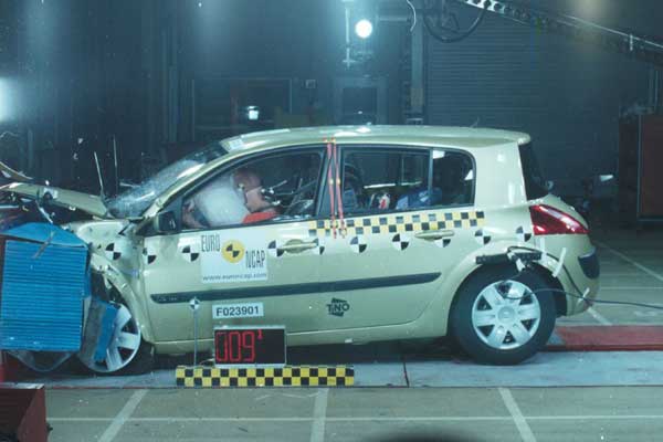 Der neue Renault Mgane ist das erste Kompaktauto mit Fnf-Sterne-Sicherheit