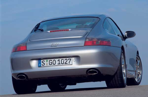 Das 911-Sondermodell ist immer im Silber des GT lackiert. 911-Emblem in Aluminium