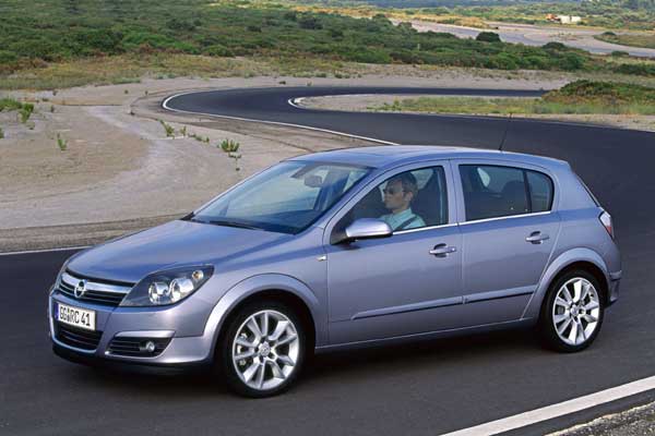 Ab Frhjahr 2003 im Handel: Opel Astra C. Preise gibt es erst im Januar