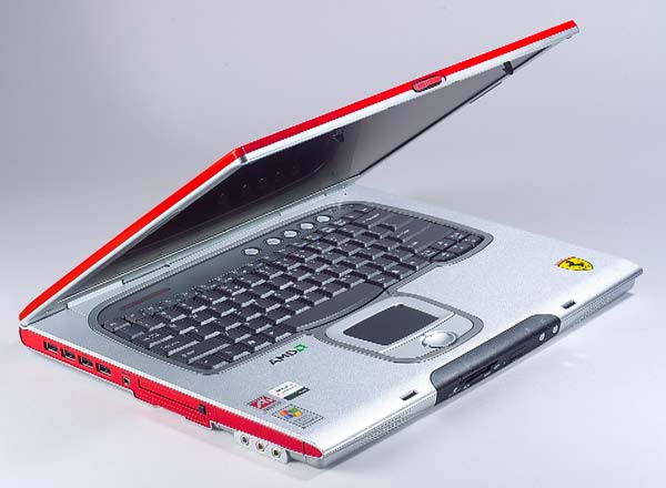 Viel Ausstattung, aber schwer: Acer-Notebook im Ferrari-Design