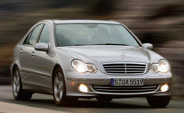 Ab April im Handel: Mercedes C-Klasse. Die Limousine kostet ab 27.898 Euro fr den C180 Classic