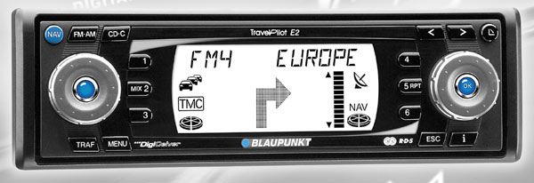 Der TravelPilot E2 kann auch mp3-CDs abspielen, kostet aber 150 Euro mehr als der E1. Optisch fallen die jetzt silberfarbenen Drehregler auf. Ein besseres Bild liegt uns leider nicht vor