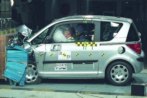 Der Peugeot 1007 berzeugte voll in punkto Insassensicherheit. Kindersicherheit und Fugngerschutz sind dagegen noch ausbaufhig