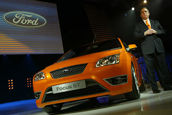 IAA-Premiere Focus ST: Ford Europe-Chef Lewis Booth hat sich eine passende Krawatte rausgesucht