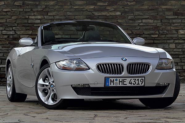 Mit neuen Designdetails startet der BMW Z4 ab Mrz 2006 in seine zweite Lebenshlfte