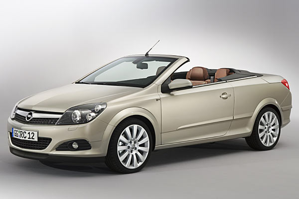 Noch ein Blick auf die Mitbewerber: Es sind aus Deutschland der Opel Astra TwinTop und »