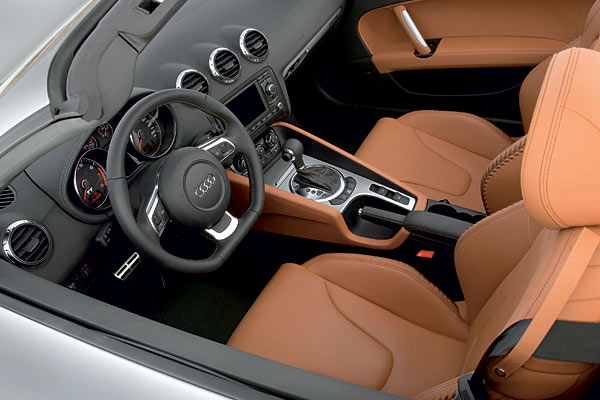 Typisch Audi und wie im Coup: Blick ins gut gemachte TT-Interieur