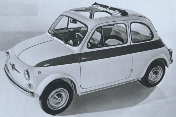 Schon 1958 folgt eine »Sport«-Variante mit 21,5 statt 13 PS, die es nur in wei und mit roten Streifen gibt. Ein festes ersetzt das Roll-Dach, 1959 folgt eine Faltdach-Version