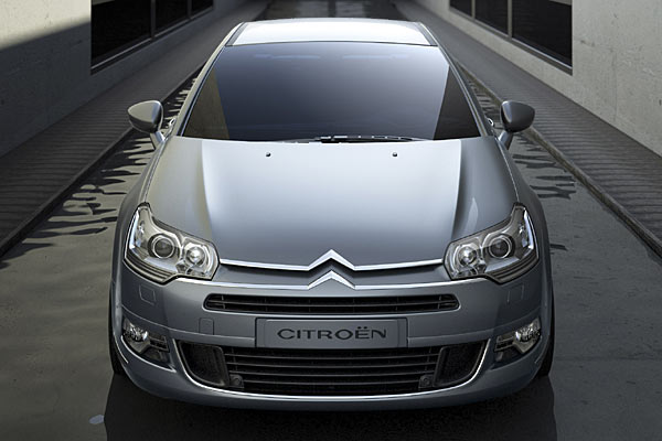Der neue C5 von vorne: Die Gestaltung wirkt harmonischer als etwa beim Peugeot 407