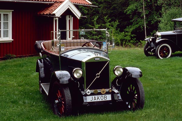 Mit dem Volvo V4, einem offenen Viersitzer, begann die Volvo-Geschichte im Jahr 1927. Fast 81 Jahre spter meldet der Autobauer den 15-millionsten Pkw