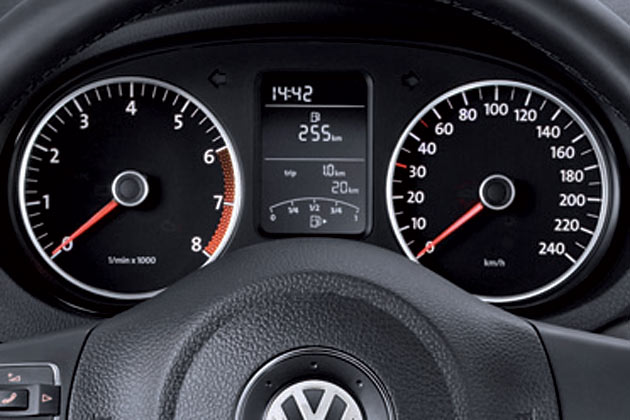 Die Tankanzeige realisiert VW erstmals digital im Bordcomputer-Display. Schade: Die Temperaturanzeige entfllt