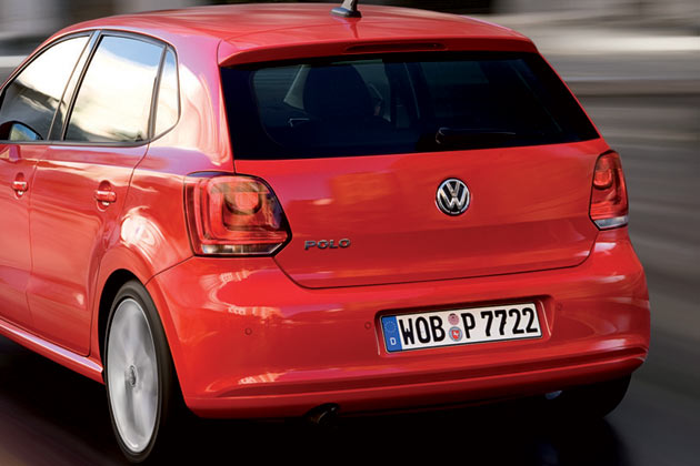 Als Heckklappengriff fungiert nun auch beim Polo das VW-Emblem. Primitiv und unsicher: Nur eine Rckfahrleuchte