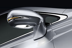 Lexus RX mit Seitenkamera