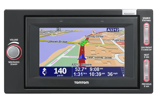 Mit dem Go I-90 bringt TomTom erstmals ein Nachrst-Navigationsgert zum Festeinbau auf den Markt