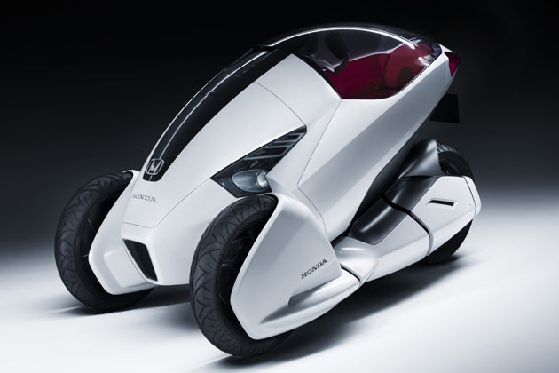 Beim 3R-C handelt es sich um eine Motorrad-Spielart mit Elektroantrieb. An der Vorderachse verfgt die Studie ber zwei Rder, »