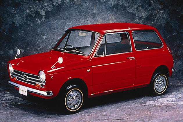 Der EV-N soll den kubischen Ansatz des 1967 prsentierten Honda N360 wieder aufleben lassen. Er nahm seinerzeit in Japan die Rolle ein, die in Europa der klassische Mini innehatte