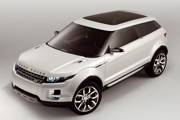 Das Serienmodell entspricht von kleinen Details abgesehen berraschend genau der 2008er-Studie LRX, die noch als Land Rover auftrat