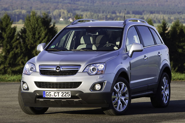 Mit einem Facelift schickt Opel den Antara in die zweite Lebenshlfte. Strkere Motoren und neue Getriebe gehren zu den Neuerungen, optisch tut sich dagegen recht wenig