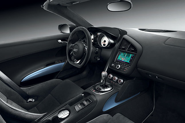 Trotz des Leichtbaus, den der Hersteller neuerdings als »Audi ultra« bezeichnet, sind Klimaautomatik und Navigation serienmig