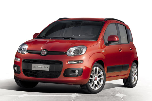 Gestatten, Fiat Panda, dritte Generation, Modelljahr 2012. Die Neuauflage wird elf Zentimeter lnger und fnf breiter als bisher, das Design wird satter und knuffiger
