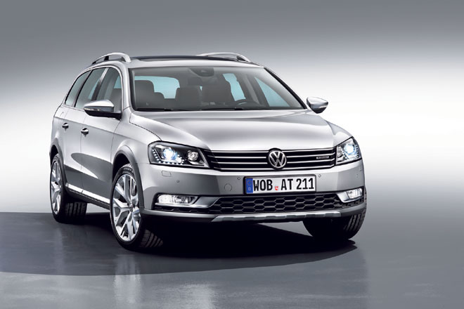 Im Frhjahr 2012 ergnzt VW die Passat-Baureihe um den Alltrack, eine Kombi-Variante mit Offroad-Designmerkmalen