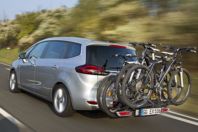 Opels Fahrradtrgersystem FlexFix steht jetzt fr einzelne Modelle in der zweiten Generation bereit. Sie verkraftet mehr Gewicht und bis zu vier statt zwei Fahrrder