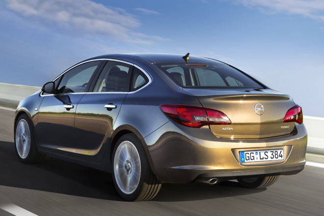 Premiere im September in Moskau, bestellbar ab Juni: Opel bringt den Astra wieder als Stufenheck-Limousine