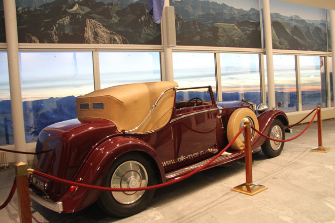 Nun wird der Rolls-Royce noch bis zu 21. April 2013 auf dem Berggipfel zu sehen sein, dann geht es in gleicher Art und Weise zurck ins Tal und ins RR-Museum im sterreichischen Dornbirn, wo der Phantom »wohnt«