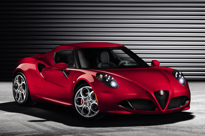Gestatten, Alfa Romeo 4C, Serienversion. Der Sportwagen rollt im Jahresverlauf zu den Hndlern
