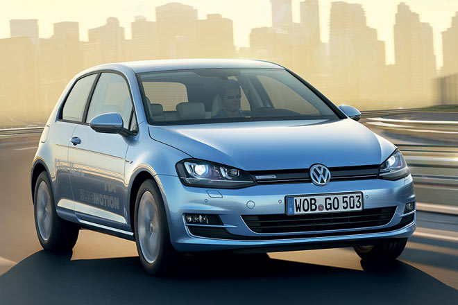 VW zeigt auf dem Genfer Salon die Serienversion des neuen Golf BlueMotion, der jetzt offiziell Golf TDI BlueMotion heit