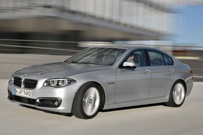 BMW frischt die 5er-Reihe auf. Das Obere-Mittelklasse-Modell erhlt optisch nur eine behutsame berarbeitung, was angesichts dessen formaler Qualitten auch mehr als ausreichend erscheint
