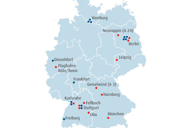 Zustzlich zu den bestehenden (blauen) Wasserstoff-Tankstellen planen Daimler und Linde mit Partnern der Tankstellen-Branche 20 weitere Stationen, von denen 13 schon feststehen (rot)