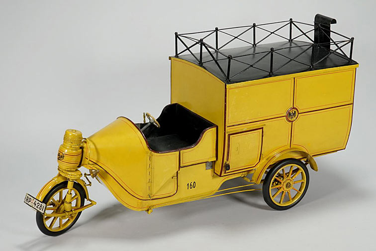 Ein elektrisch angetriebenes Dreirad im Einsatz der Reichspost um 1910