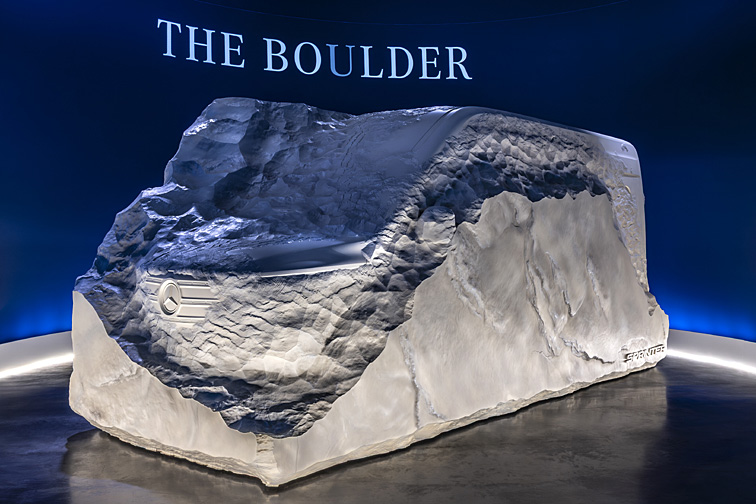 Mercedes gibt Sprinter-Ausblick mit Skulptur