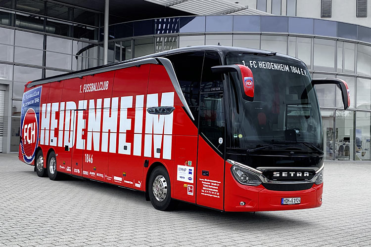 Ernie und Bert aus der Sesamstraße mit entsprechenden Fußgänger-Ampel-Symbolen in Hamburg