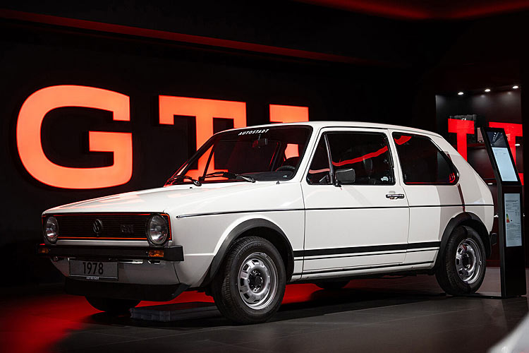 VW Golf I GTI im VW-Pavillon der Autostadt in Wolfsburg, 2025